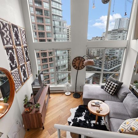밴쿠버 Rare Find Loft With Full Kitchen At Heart Of Downtown 아파트 외부 사진