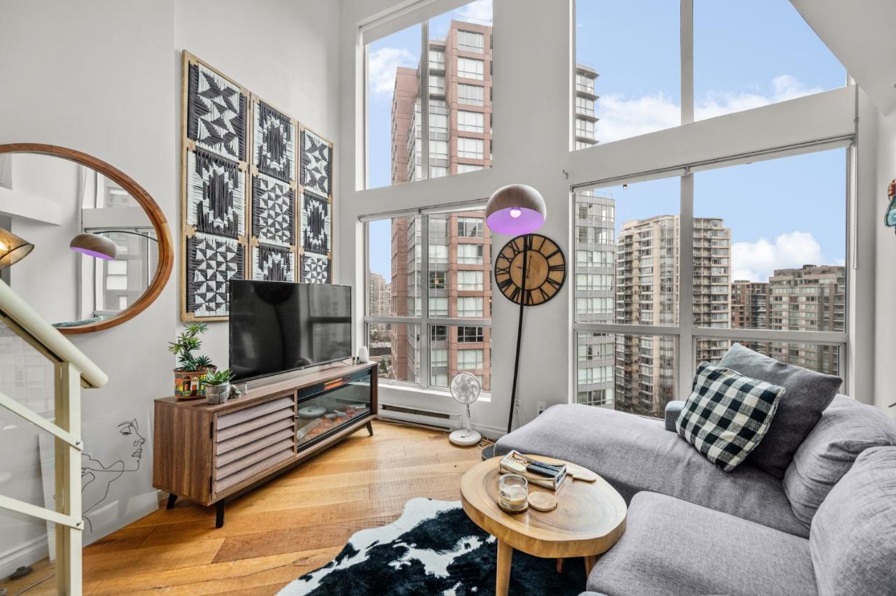 밴쿠버 Rare Find Loft With Full Kitchen At Heart Of Downtown 아파트 외부 사진