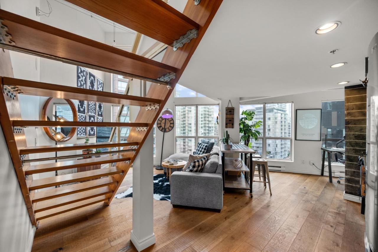 밴쿠버 Rare Find Loft With Full Kitchen At Heart Of Downtown 아파트 외부 사진