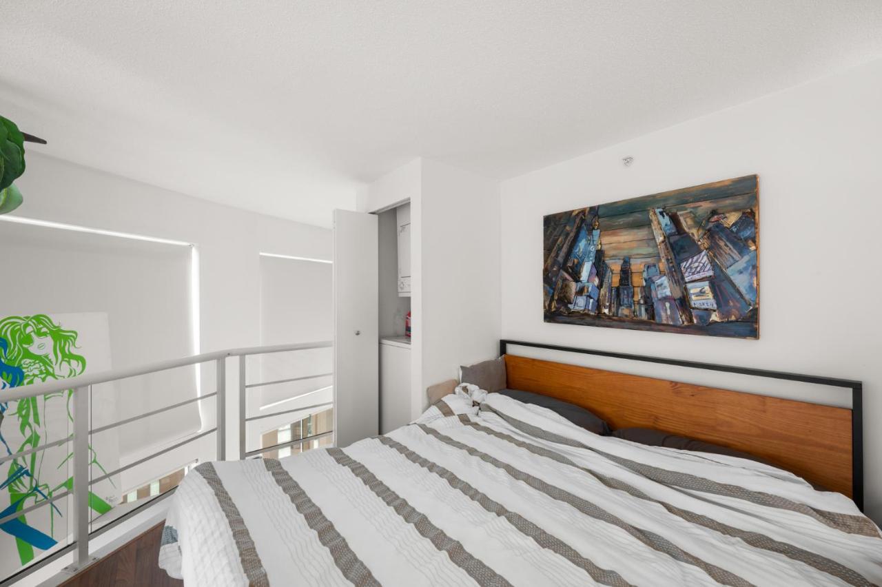 밴쿠버 Rare Find Loft With Full Kitchen At Heart Of Downtown 아파트 외부 사진